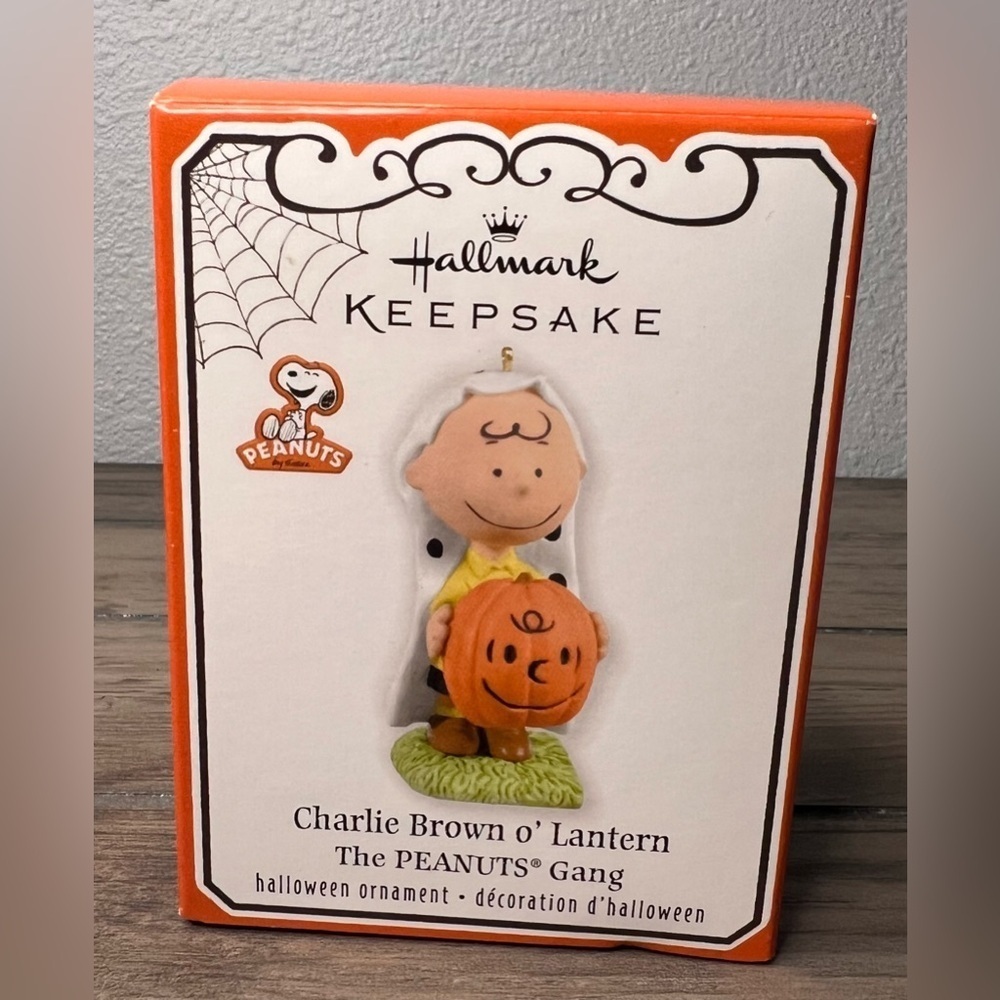 Hallmark NEW 2012 "Charlie Brown 'o Lantern The PEANUTS Gang Halloween Ornament
